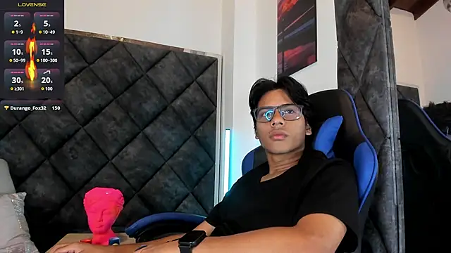 Show modela LiamKron na web-kameri