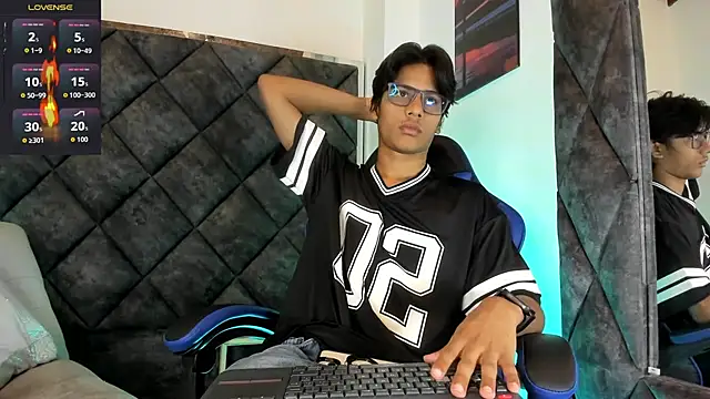 LiamKron Adlı Modelin Web Kamerası Şovu
