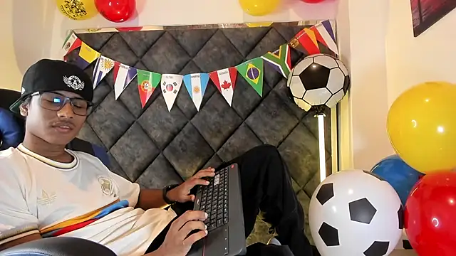 LiamKron Pertunjukan Webcam