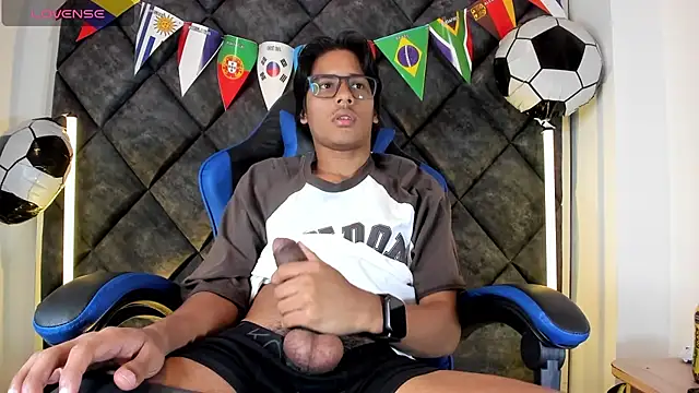Show modela LiamKron na web-kameri