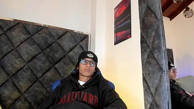 LiamKron 在線直播表演