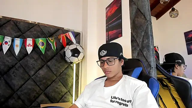 LiamKron live XXX chat