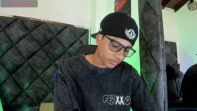 LiamKron's Webcam Show