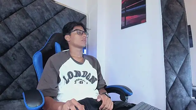 LiamKron Adlı Modelin Web Kamerası Şovu
