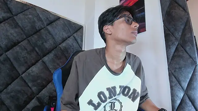 LiamKron Pertunjukan Webcam