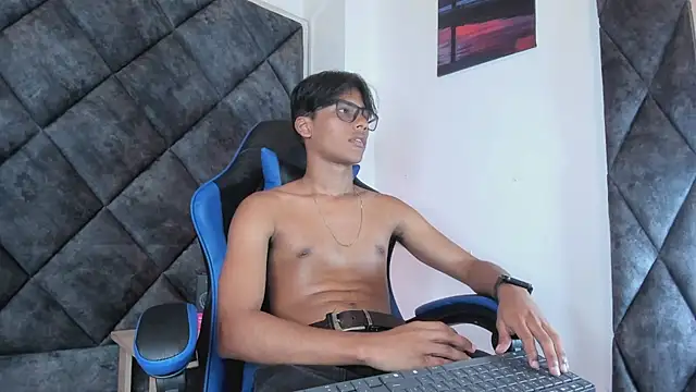 Show modela LiamKron na web-kameri