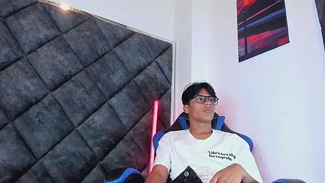 LiamKron Adlı Modelin Web Kamerası Şovu