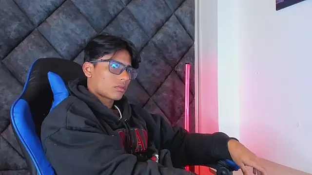 LiamKron Adlı Modelin Web Kamerası Şovu