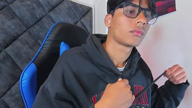 LiamKron Pertunjukan Webcam