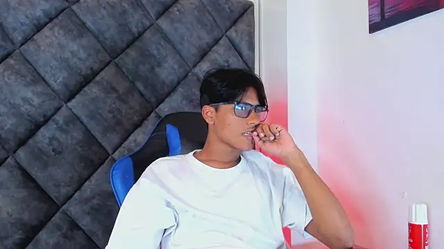 LiamKron Adlı Modelin Web Kamerası Şovu