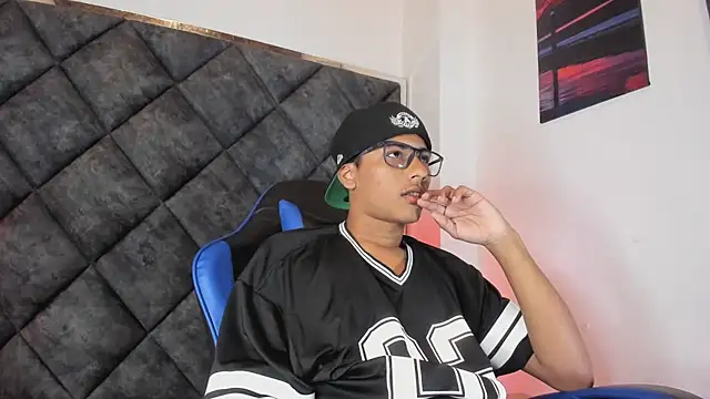 LiamKron Pertunjukan Webcam