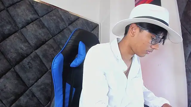 LiamKron Pertunjukan Webcam