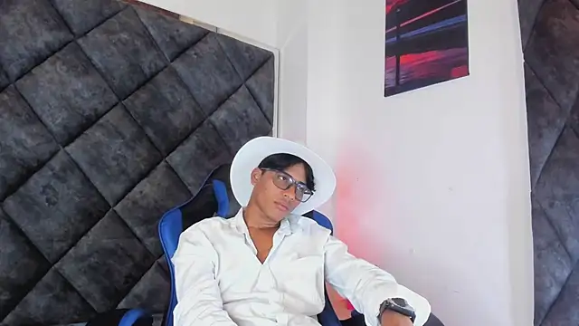 Show modela LiamKron na web-kameri