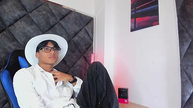 LiamKron Pertunjukan Webcam