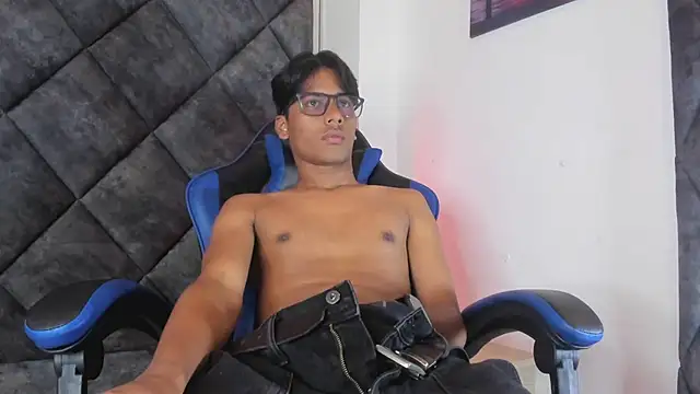 Show modela LiamKron na web-kameri