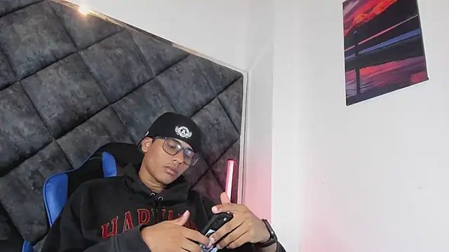 LiamKron 在線直播表演
