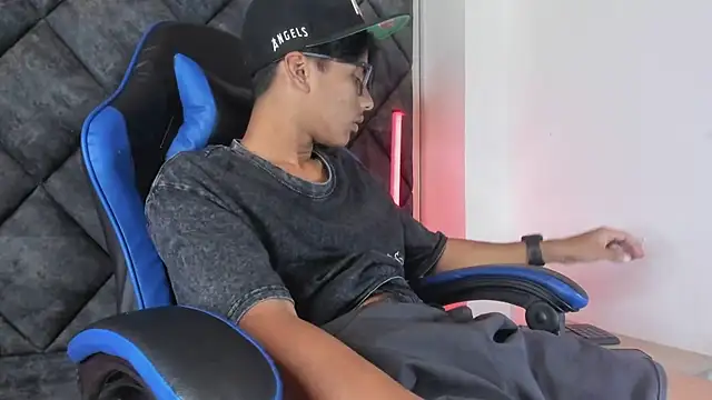 LiamKron 网络视讯表演