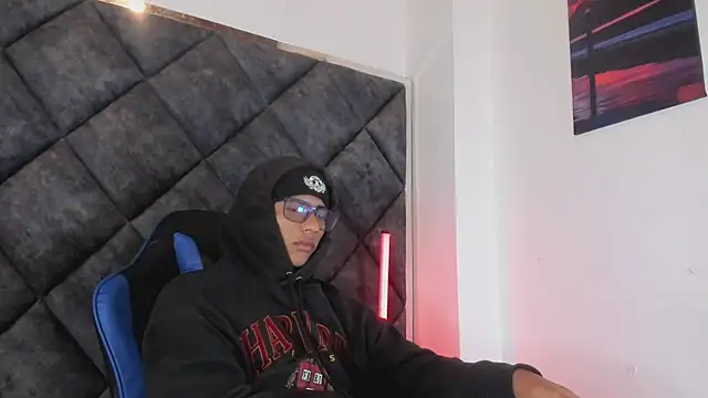 LiamKron Pertunjukan Webcam