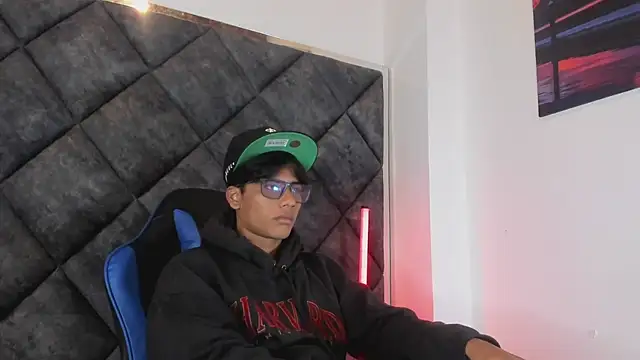 LiamKron Pertunjukan Webcam