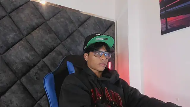 LiamKron 在線直播表演