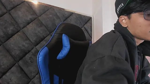 LiamKron Pertunjukan Webcam
