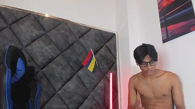 LiamKron 在線直播表演