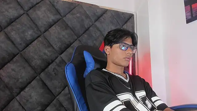 LiamKron Adlı Modelin Web Kamerası Şovu