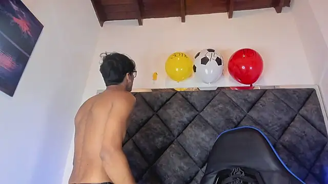 LiamKron Pertunjukan Webcam