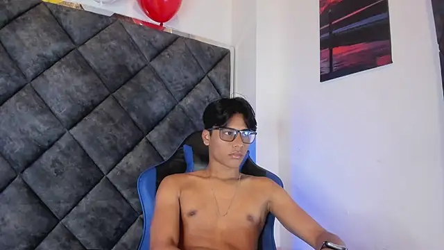 LiamKron Pertunjukan Webcam
