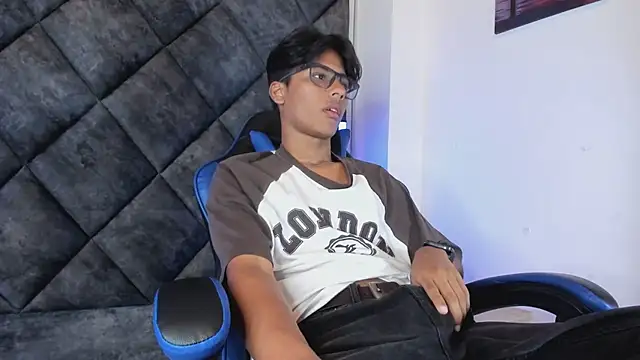 LiamKron Adlı Modelin Web Kamerası Şovu