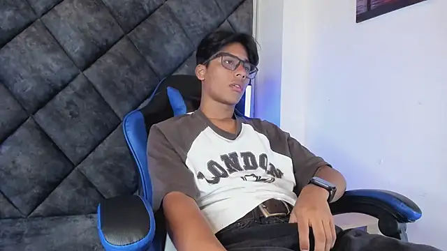 LiamKron Pertunjukan Webcam