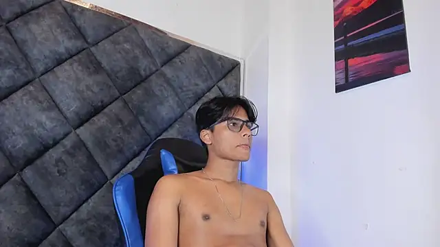 Show modela LiamKron na web-kameri