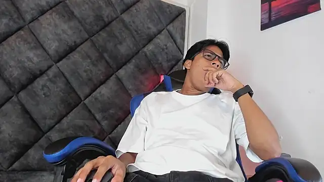 LiamKron 在線直播表演