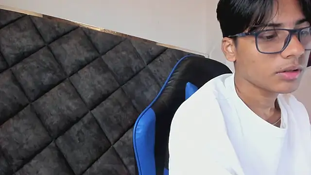 Show modela LiamKron na web-kameri