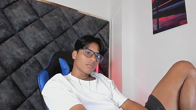 Show modela LiamKron na web-kameri