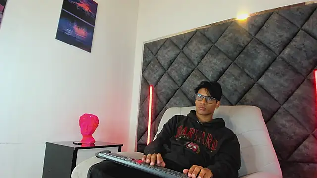 LiamKron Adlı Modelin Web Kamerası Şovu