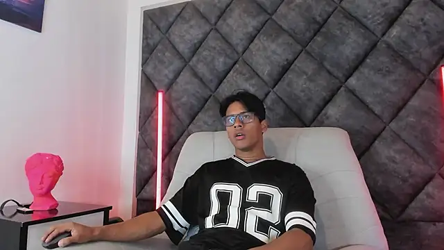 LiamKron 在線直播表演