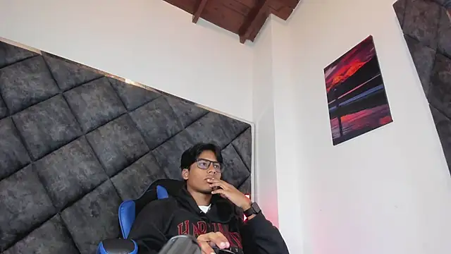 LiamKron 在線直播表演