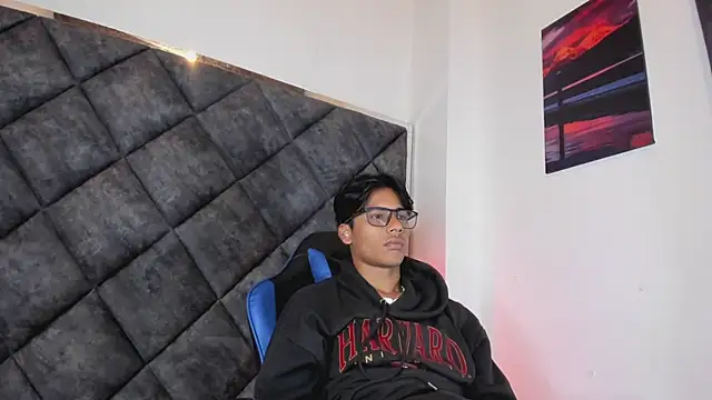 LiamKron Pertunjukan Webcam