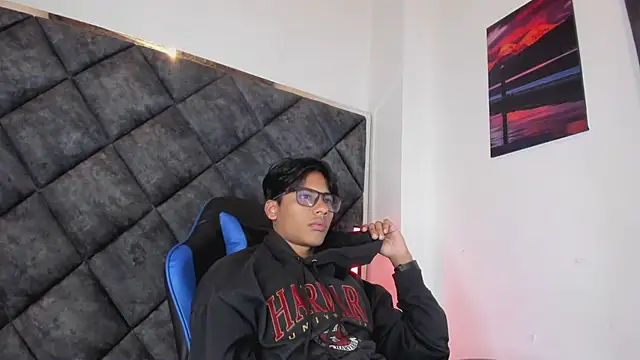 LiamKron 在線直播表演