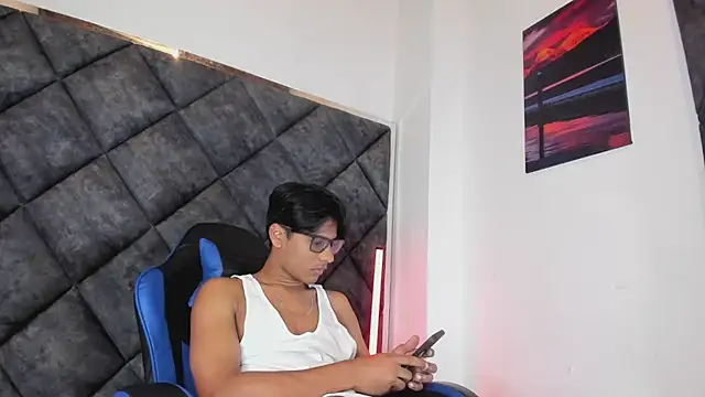 LiamKron 在線直播表演