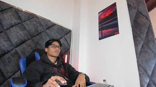 LiamKron Adlı Modelin Web Kamerası Şovu