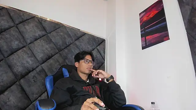 LiamKron 在線直播表演