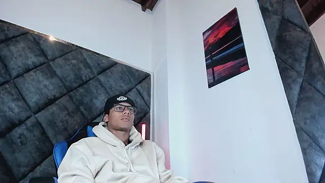 LiamKron 在線直播表演