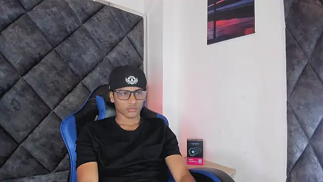 LiamKron 在線直播表演
