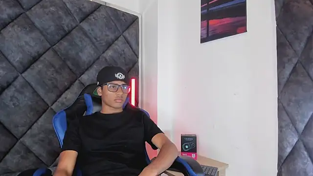 LiamKron webkamerás műsora