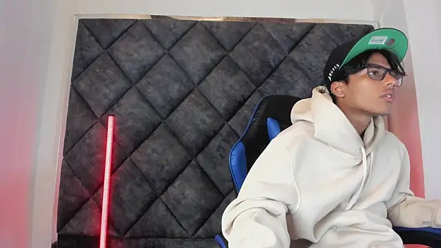 LiamKron 在線直播表演