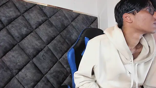 Show modela LiamKron na web-kameri