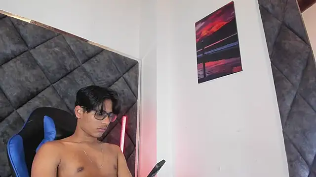 LiamKron 在線直播表演