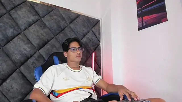 Show modela LiamKron na web-kameri